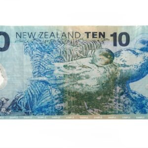 Alternative view of 10 New Zealand dollar bills